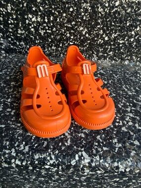 GUC. Mini Melissa. Hip Daydream. Size 8. Orange